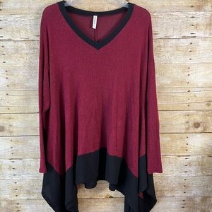 Emerald Red and Black Sweater Top Sharkbite Asymmetrical Hem V-Neck EUC 1X